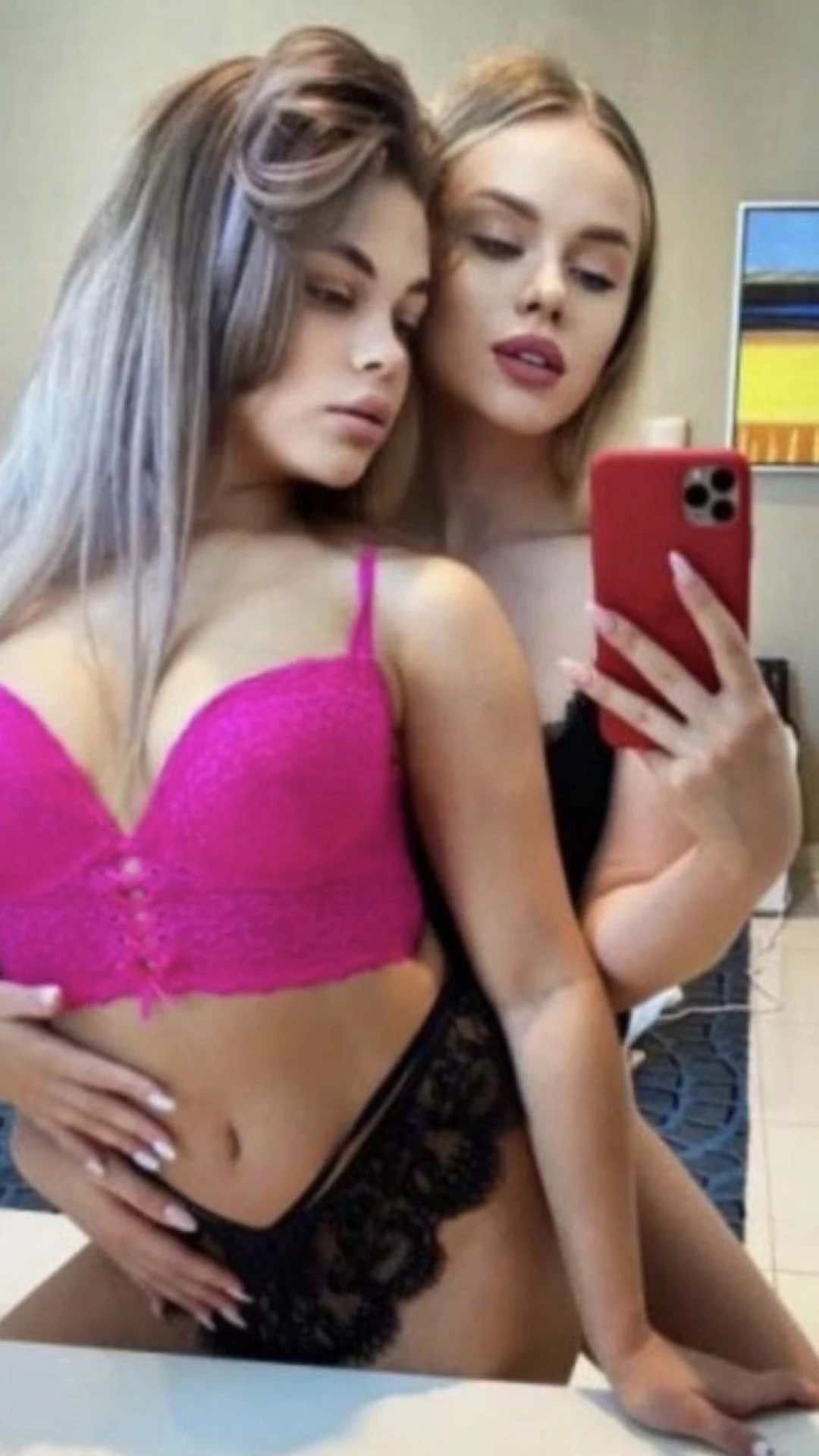 Escort Berrak ve nergiz Resmi